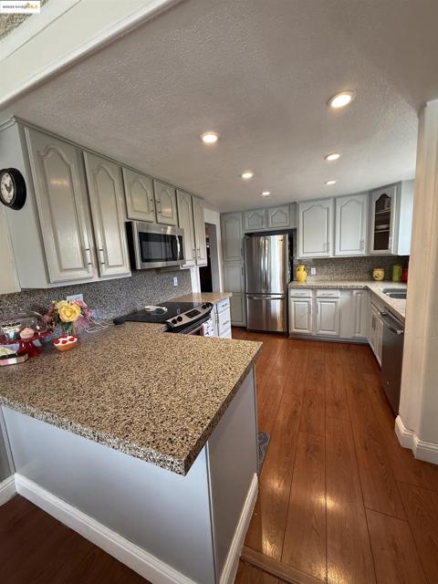 2821 Ponderosa Drive, Concord CA: https://media.crmls.org/mediaz/e197df4a-c775-4fdc-8155-a56d3c4c8063.jpg