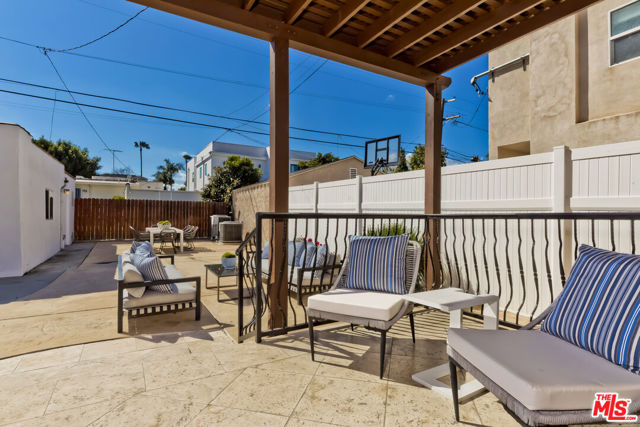 1471 S Crest Drive, Los Angeles CA: https://media.crmls.org/mediaz/e1985475-d156-4077-9f0a-5b781204a3bb.jpg