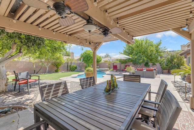 44310 Villeta Drive, La Quinta CA: https://media.crmls.org/mediaz/e198a601-2b09-4178-a511-09d20015b9d4.jpg