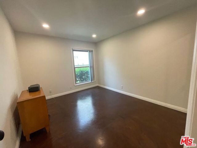 23502 Coso, Mission Viejo CA: https://media.crmls.org/mediaz/e198f1bb-9f67-4264-95fc-08050aac2407.jpg