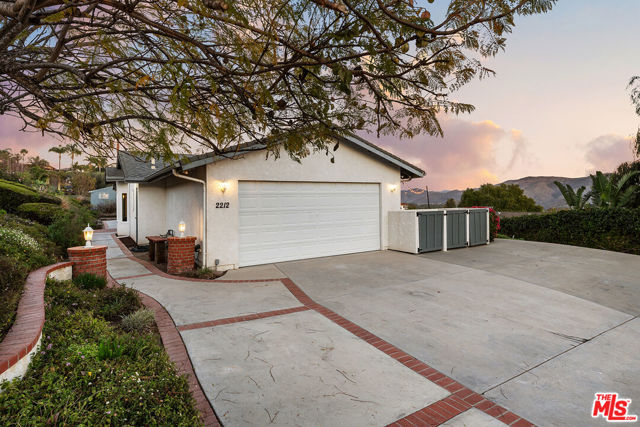 2212 Stacy Lane, Camarillo CA: https://media.crmls.org/mediaz/e1991d79-9f85-4fbd-9105-7eaa62691838.jpg