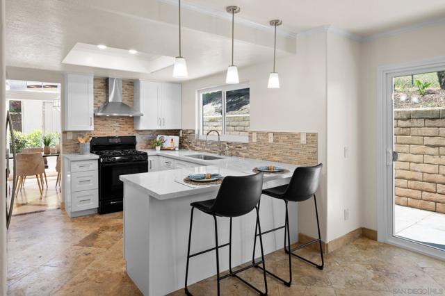 1669 Lisbon Pl, Escondido CA: https://media.crmls.org/mediaz/e1991e64-2776-42bb-bb6d-653d0114c0bf.jpg