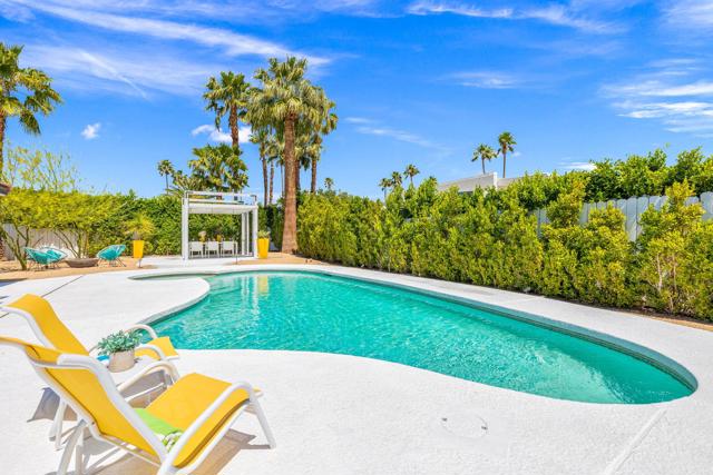 1862 N Nogales Way, Palm Springs CA: https://media.crmls.org/mediaz/e1994902-e01d-4326-aee9-e77f5d1f6f3b.jpg
