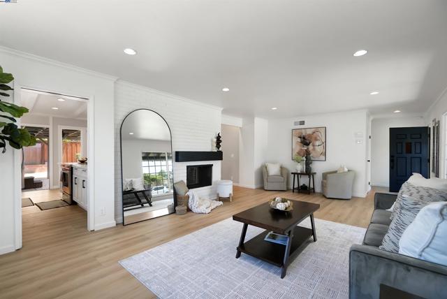 30566 Prestwick Ave, Hayward CA: https://media.crmls.org/mediaz/e199a2da-b2ba-4b06-99c7-48437299667a.jpg