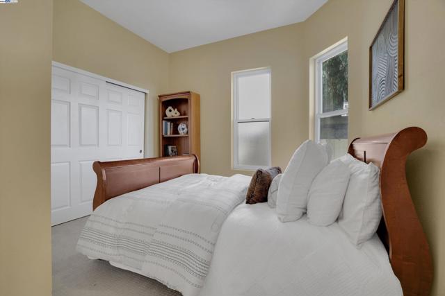 Image 31 of 52 For 7001 Elverton Dr