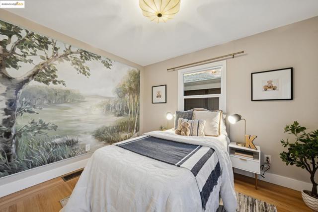 1417 Richmond St, El Cerrito CA: https://media.crmls.org/mediaz/e199fc66-ae53-4be3-96d9-645aeb7ba734.jpg