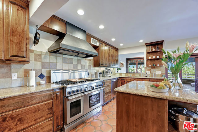19805 Valley View Drive, Topanga CA: https://media.crmls.org/mediaz/e19a250f-400a-482f-b8e7-70dbd1d68e96.jpg