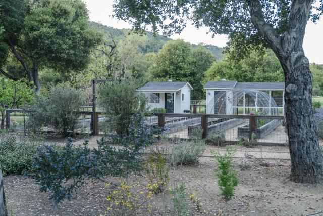 10555 Watsonville Road, Gilroy CA: https://media.crmls.org/mediaz/e19a6960-dd3c-40f4-b281-25bb704759ca.jpg
