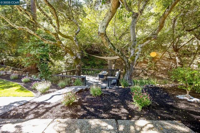 148 Draeger Drive, Moraga CA: https://media.crmls.org/mediaz/e19ab803-91ec-4930-b414-6dc013f78979.jpg