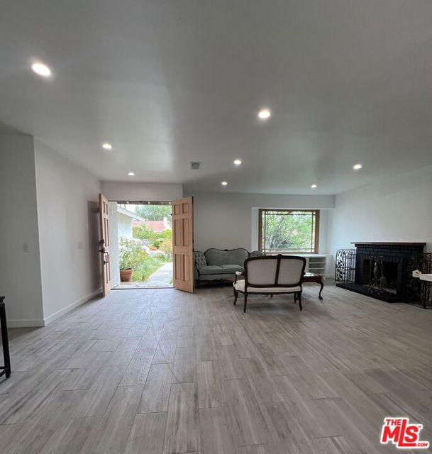 30872 Janlor Drive, Westlake Village CA: https://media.crmls.org/mediaz/e19ad1f5-d9d9-463b-ad8a-dc307b657078.jpg