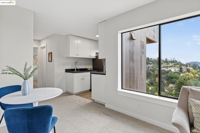 6475 Swainland Rd, Oakland CA: https://media.crmls.org/mediaz/e19b07cd-8abd-461b-ab7c-d0ee083fad36.jpg