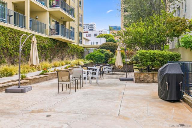 2568 Albatross St, San Diego CA: https://media.crmls.org/mediaz/e19b2854-38e5-455e-9a0d-4a4734f9ea45.jpg