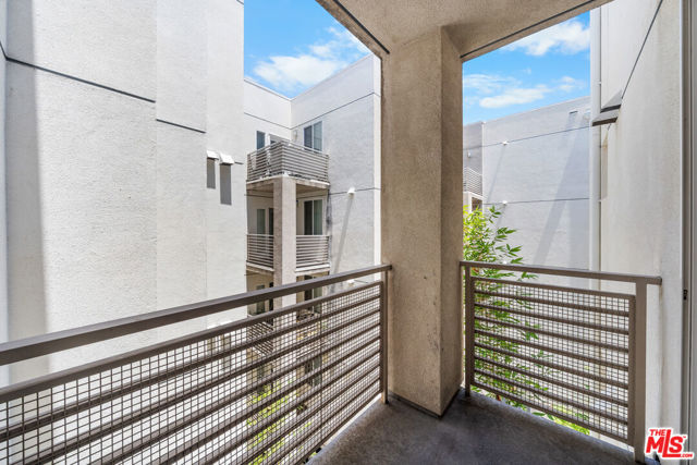436 S Virgil Avenue, Los Angeles CA: https://media.crmls.org/mediaz/e19beb53-55e2-497a-ad7f-460ff1ac544b.jpg