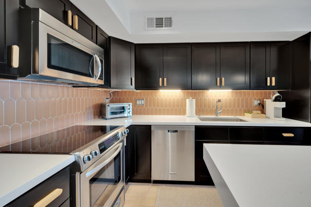 45451 Lupine Lane, Palm Desert CA: https://media.crmls.org/mediaz/e19c3810-d1bf-44ba-b986-e88eba4a76ea.jpg