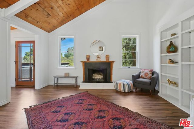 1527 Bainum Drive, Topanga CA: https://media.crmls.org/mediaz/e19dc8ab-3590-46bd-ac18-e8d6e9253250.jpg