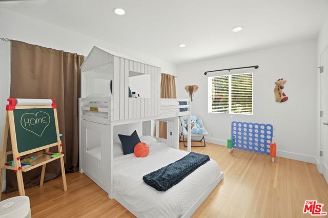 4719 W Wortser Avenue, Sherman Oaks CA: https://media.crmls.org/mediaz/e19dd54c-cc9d-443c-a52b-a77e6cfb0955.jpg