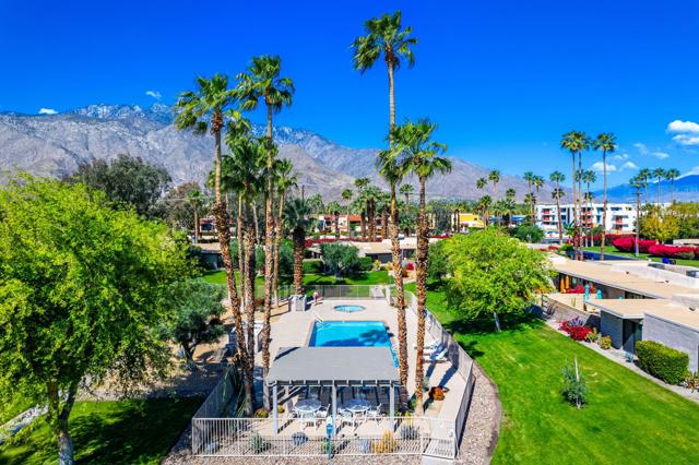 2006 E Sandalwood Drive, Palm Springs CA: https://media.crmls.org/mediaz/e19ec92c-672a-4773-9746-c412c7501c74.jpg