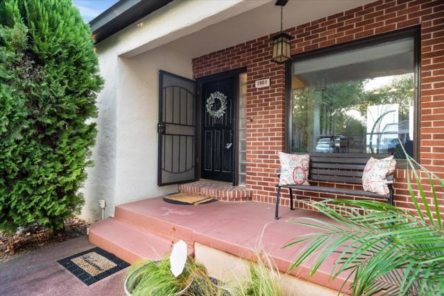 1901 Chestnut Street, Redding CA: https://media.crmls.org/mediaz/e19f8c6e-93de-4fe5-9be0-d65b234a2363.jpg