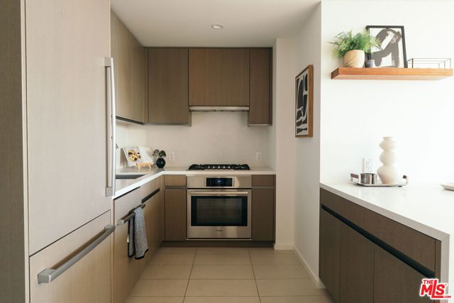 889 Francisco Street, Los Angeles CA: https://media.crmls.org/mediaz/e19f9dc4-7973-4381-bed5-8b420358182d.jpg