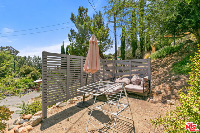 11320 Alethea Drive, Sunland CA: https://media.crmls.org/mediaz/e19fd10c-78be-4ff7-bc3f-f7ffad555aab.jpg
