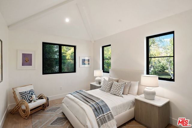 10444 Charing Cross Road, Los Angeles CA: https://media.crmls.org/mediaz/e1a01011-a40f-4ff9-8772-b463dbc22989.jpg