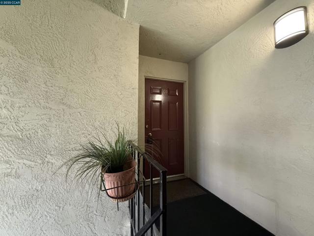 2564 Walnut Blvd, Walnut Creek CA: https://media.crmls.org/mediaz/e1a03418-4cee-4bb6-8770-9f0ccabab51e.jpg