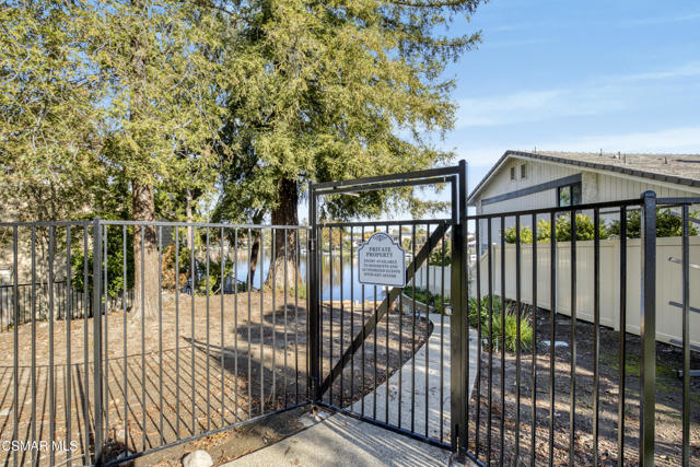 2190 Westshore Lane, Westlake Village CA: https://media.crmls.org/mediaz/e1a06486-5836-4399-8dd2-2818d2ae9b89.jpg