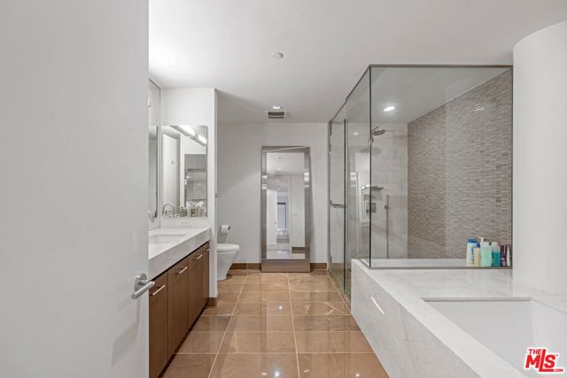 1755 Ocean Avenue, Santa Monica CA: https://media.crmls.org/mediaz/e1a07aba-4550-494e-99db-bd57c2d7449c.jpg