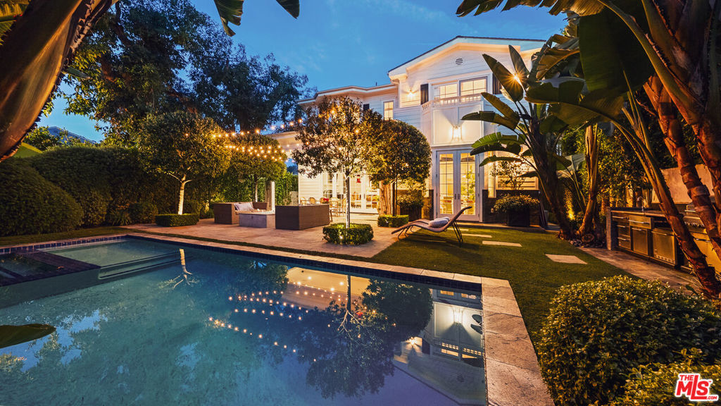 https://media.crmls.org/mediaz/e1a0d431-7251-4a33-b101-4bb19af0a04a.jpg?preset=X-Large