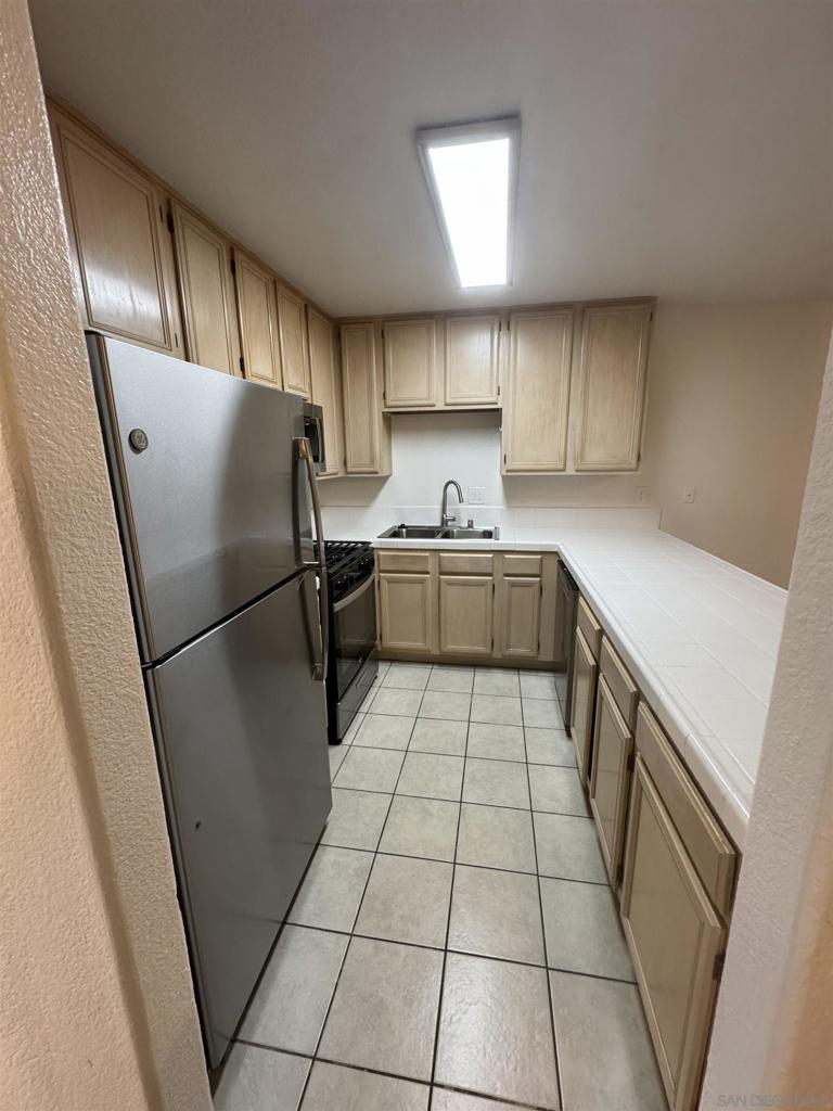 4933 Voltaire St - photo 5