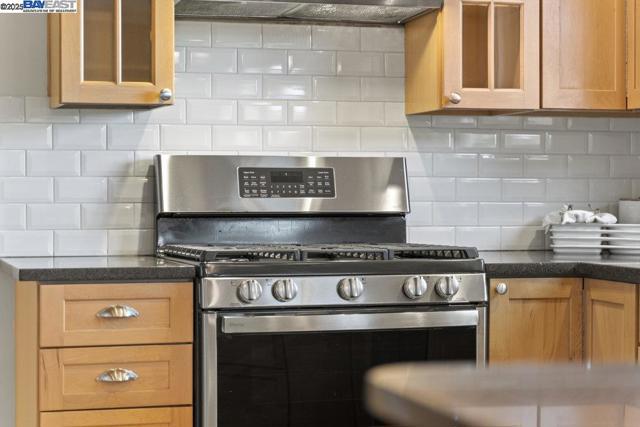 6649 Waverly Rd, Martinez CA: https://media.crmls.org/mediaz/e1a11801-ba89-4e14-9417-07d6a0f49d45.jpg