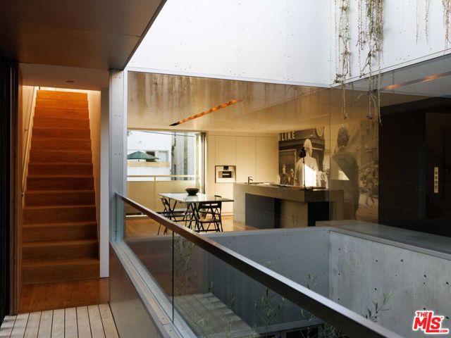 21 27th Avenue photo 9