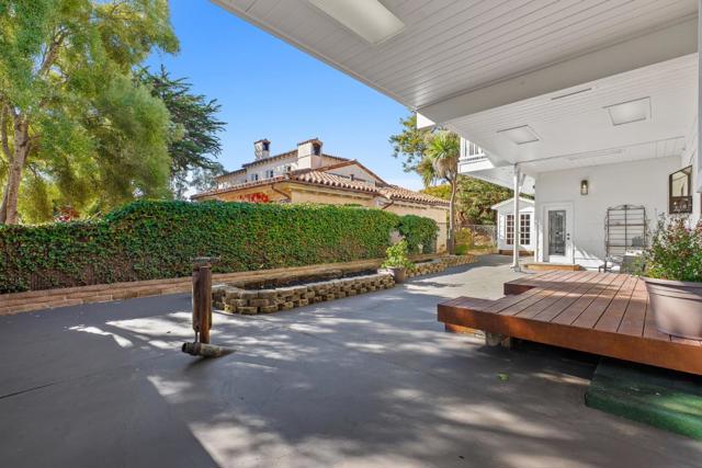 320 Cliff Drive, Aptos CA: https://media.crmls.org/mediaz/e1a1412e-eff7-439c-b443-c6eaf24b3aa5.jpg