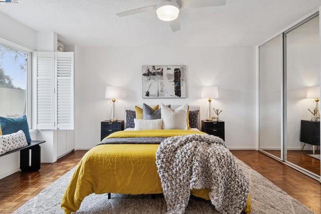 3109 La Campania, Alameda CA: https://media.crmls.org/mediaz/e1a160b9-38a8-4d6f-9da3-d890ae7ab1e4.jpg