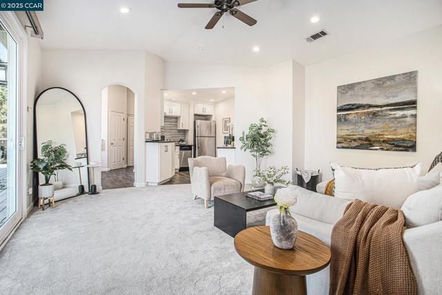 4001 Browning Dr, Concord CA: https://media.crmls.org/mediaz/e1a1d18e-ee16-4dcf-b118-77ff77b7cbff.jpg