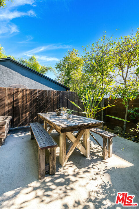 4838 Coldwater Canyon Avenue, Sherman Oaks CA: https://media.crmls.org/mediaz/e1a204f9-d1b7-4d98-9563-db0bdf6d0721.jpg