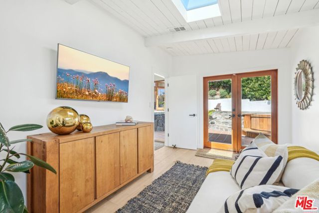 2145 Sunset Crest Drive, Los Angeles CA: https://media.crmls.org/mediaz/e1a23cdb-4709-4078-b215-dcc20cbc52f9.jpg