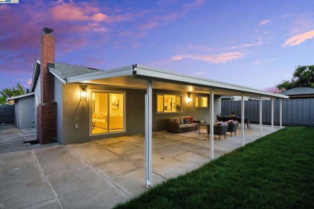 5525 Roosevelt Pl, Fremont CA: https://media.crmls.org/mediaz/e1a23f6b-93fd-49e1-9347-e550d1747e52.jpg