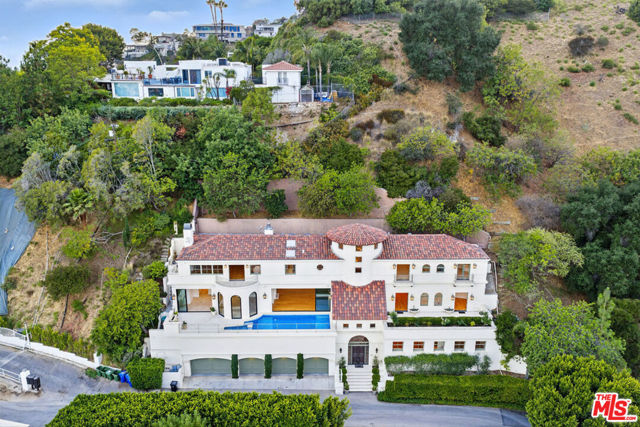 1675 Woods Drive, Los Angeles CA: https://media.crmls.org/mediaz/e1a2b659-fa97-4c67-b9df-bb02fa1df244.jpg