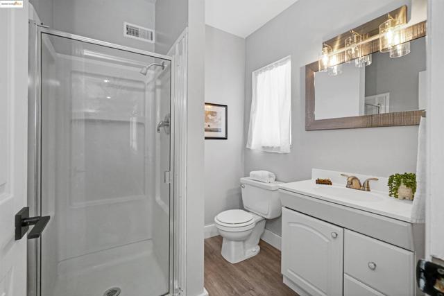 4329 Lawrence Dr, Castro Valley CA: https://media.crmls.org/mediaz/e1a38378-b3a5-4458-88ef-f098221e351b.jpg