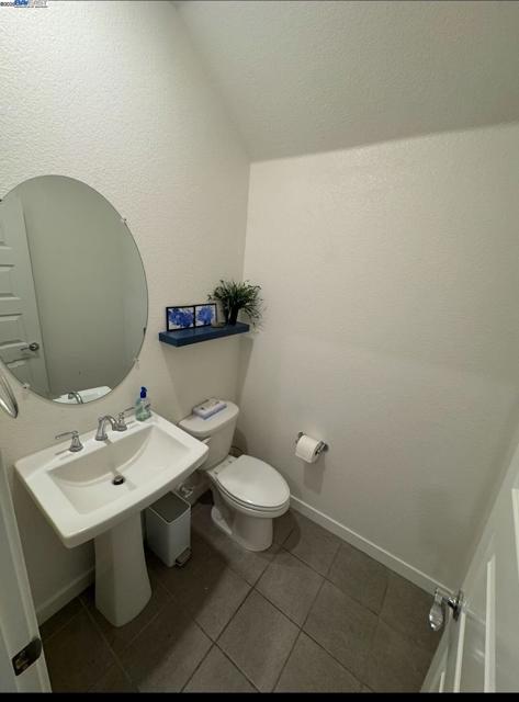 17516 Gemini Ct, Lathrop CA: https://media.crmls.org/mediaz/e1a39064-e251-447e-9dfb-27fb75cd3b05.jpg