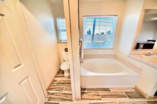 4516 Old Mill Ct, Salida CA: https://media.crmls.org/mediaz/e1a3af94-07b1-4e41-9d17-4bc95ad09bcc.jpg