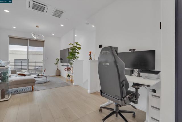 2816 Cathwood Lane, Alameda CA: https://media.crmls.org/mediaz/e1a3d68e-a6ec-407c-a810-8f0dc6ee9788.jpg