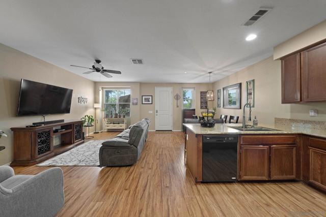 1367 Santa Diana Rd, Chula Vista CA: https://media.crmls.org/mediaz/e1a40c61-b5b4-4634-8bea-a825ecdb27f9.jpg