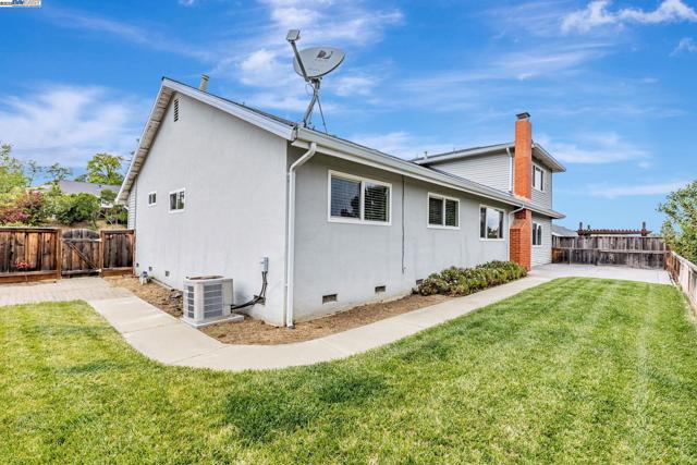 591 Vili Way, Pleasant Hill CA: https://media.crmls.org/mediaz/e1a42bfc-753f-4d5c-9ccb-e07155e0dbe7.jpg