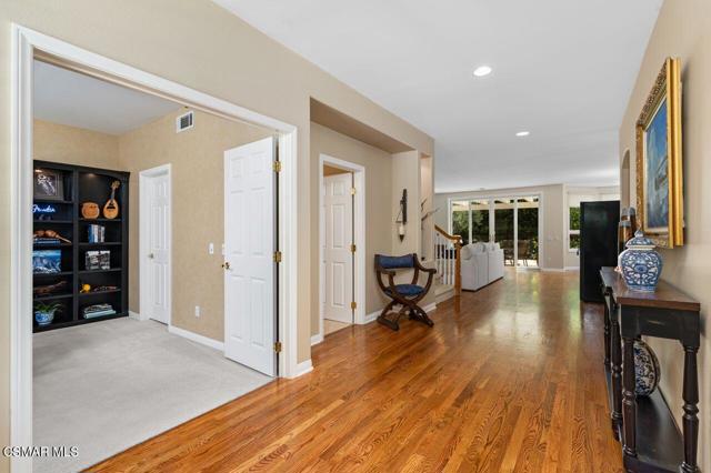 1706 Abbotsbury Street, Westlake Village CA: https://media.crmls.org/mediaz/e1a4acd9-f1f6-465d-9509-766b2b63a348.jpg