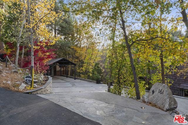 161 Rocky Point Road, Lake Arrowhead CA: https://media.crmls.org/mediaz/e1a4d0d9-a9ae-40ec-9161-ddebfc00c872.jpg