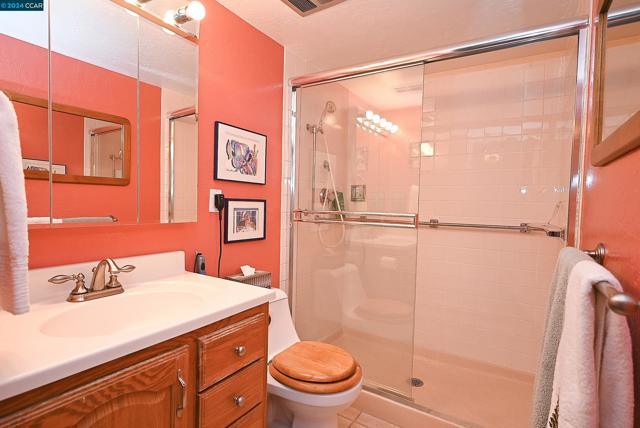2748 Tice Creek Dr, Walnut Creek CA: https://media.crmls.org/mediaz/e1a5ab1a-904d-4fe8-88d1-cbf09797f441.jpg