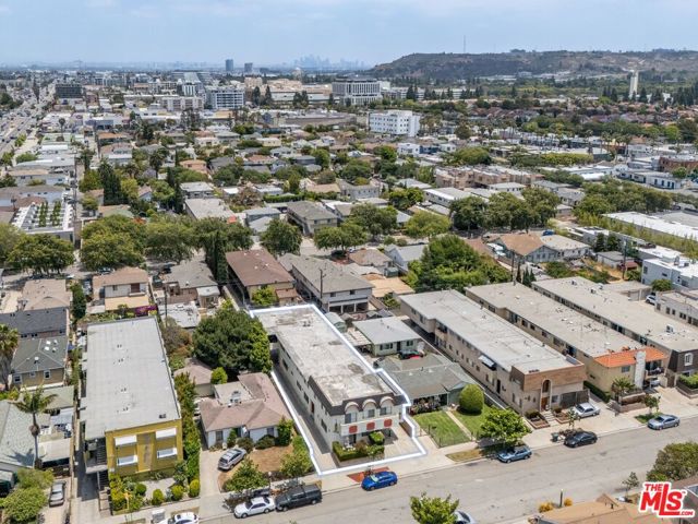 3826 Prospect Avenue, Culver City CA: https://media.crmls.org/mediaz/e1a5e05c-8d1e-4112-a9d7-3e82eb0a6083.jpg