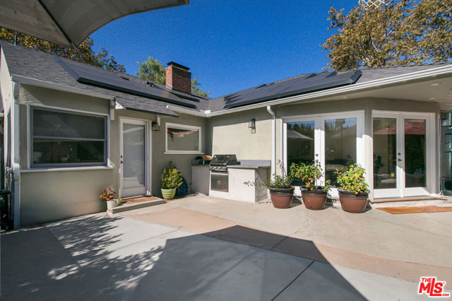 4546 Allott Avenue, Sherman Oaks CA: https://media.crmls.org/mediaz/e1a5f314-dec6-400c-96ec-b2ddda49add5.jpg